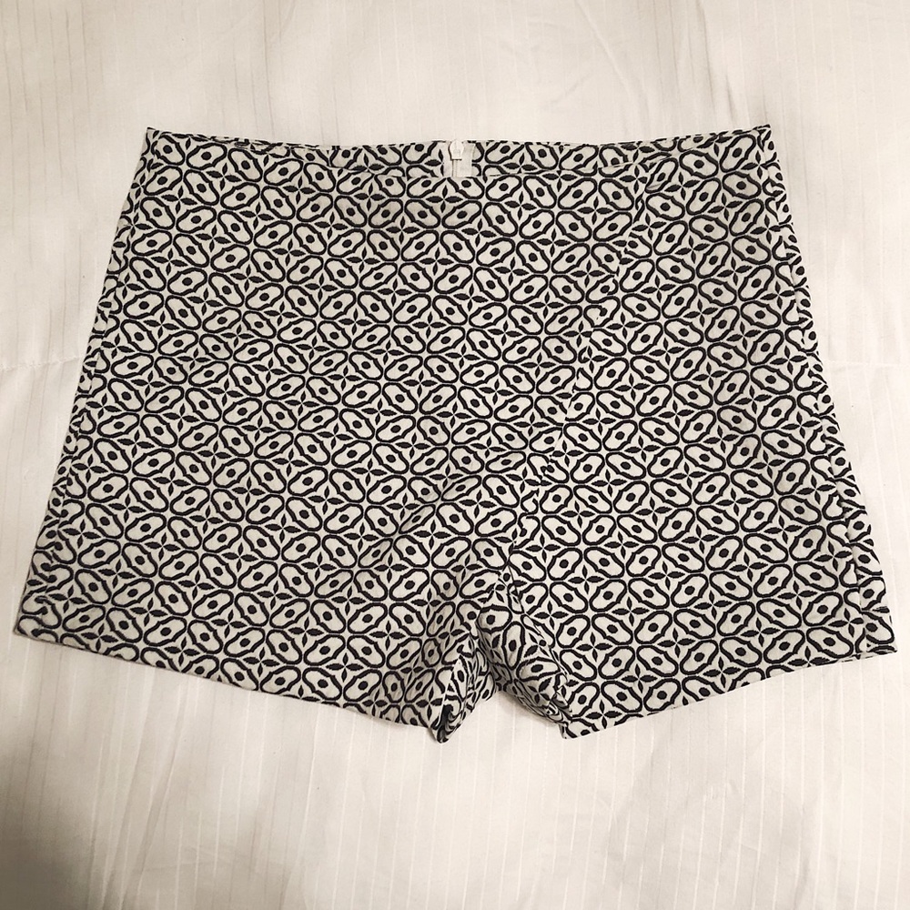 Black and white jacquard SKORT